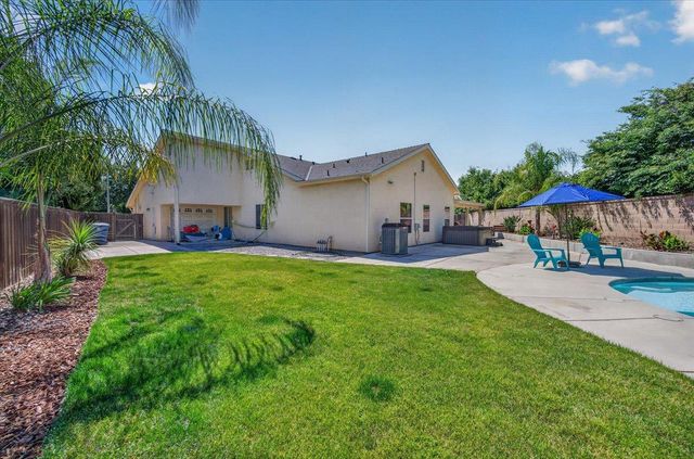 1994 N Cherry Lane, Clovis, CA 93619