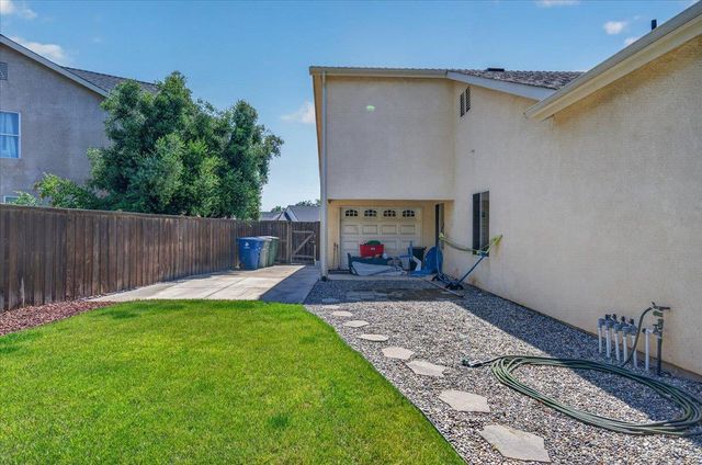 1994 N Cherry Lane, Clovis, CA 93619