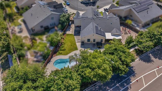 1994 N Cherry Lane, Clovis, CA 93619