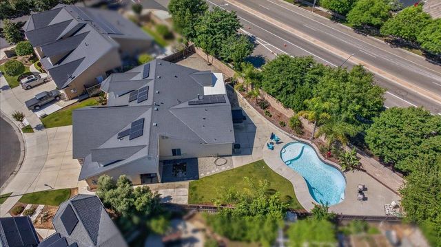 1994 N Cherry Lane, Clovis, CA 93619