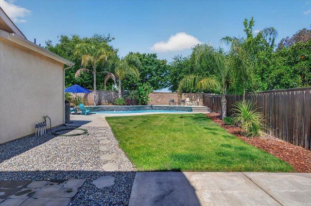 1994 N Cherry Lane, Clovis, CA 93619