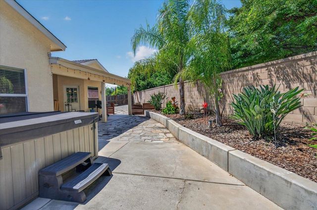 1994 N Cherry Lane, Clovis, CA 93619