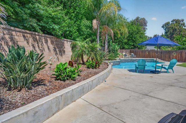 1994 N Cherry Lane, Clovis, CA 93619