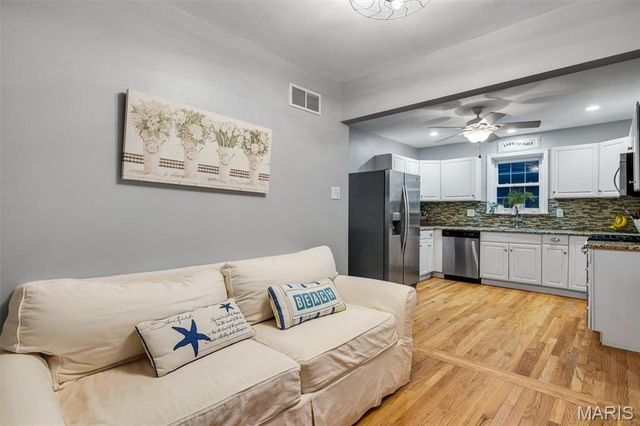 6430 Sutherland Avenue, St Louis, MO 63109