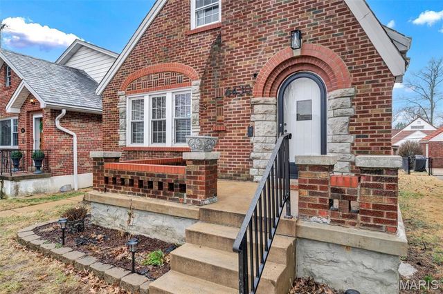 6430 Sutherland Avenue, St Louis, MO 63109