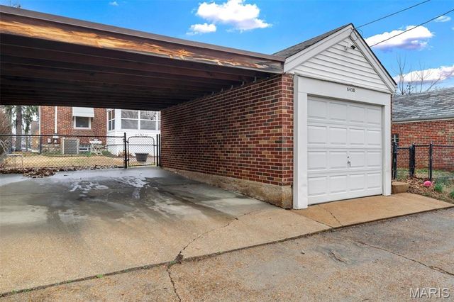 6430 Sutherland Avenue, St Louis, MO 63109