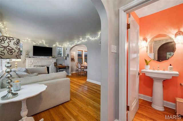 6430 Sutherland Avenue, St Louis, MO 63109