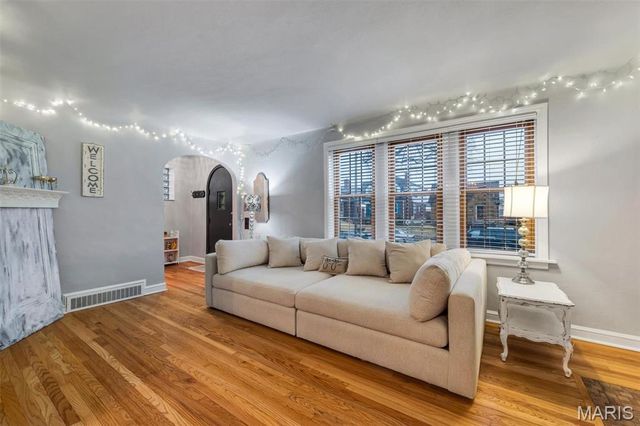 6430 Sutherland Avenue, St Louis, MO 63109