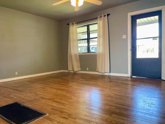 703 N 9th Street Ballinger, Ballinger, TX 76821