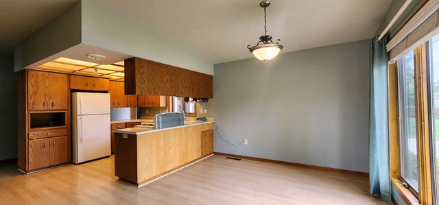 2216 23rd Ave SW, Minot, ND 58701