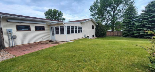 2216 23rd Ave SW, Minot, ND 58701