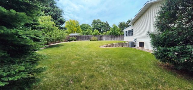2216 23rd Ave SW, Minot, ND 58701