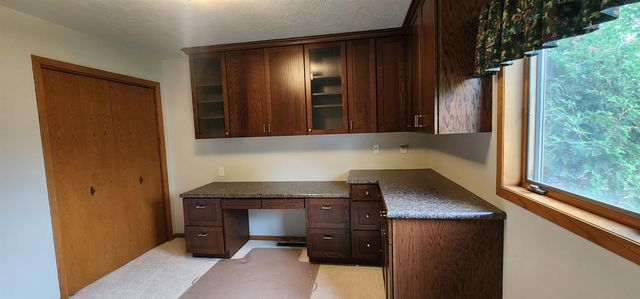 2216 23rd Ave SW, Minot, ND 58701