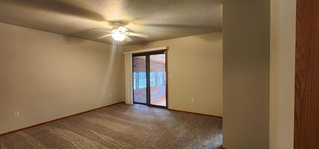 2216 23rd Ave SW, Minot, ND 58701