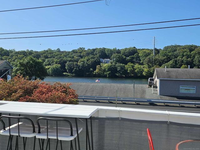 2 F Street, Derby, CT 06418