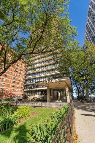5801 N Sheridan Road 3C, Chicago, IL 60660