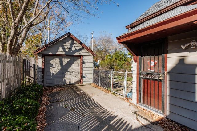 5013 N 54th STREET, Milwaukee, WI 53218