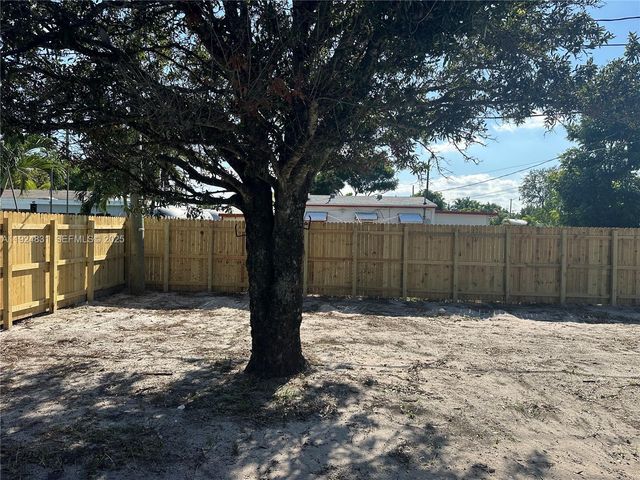 1264 NE 25th Ct, Pompano Beach, FL 33064