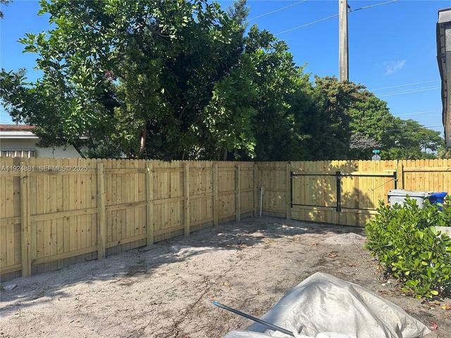 1264 NE 25th Ct, Pompano Beach, FL 33064