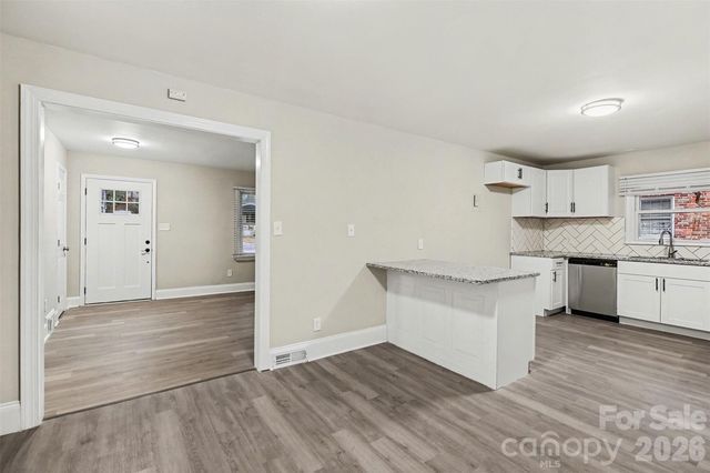 5448 Kinsale Lane, Charlotte, NC 28215