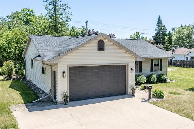 1504 SMITH STREET, New London, WI 54961
