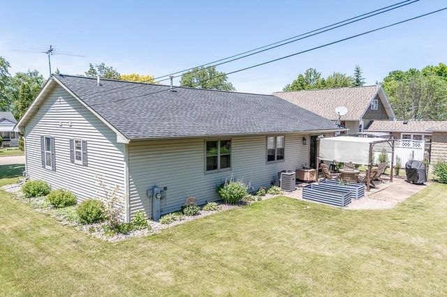 1504 SMITH STREET, New London, WI 54961