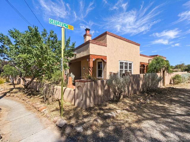 738 Gregory, Santa Fe, NM 87505