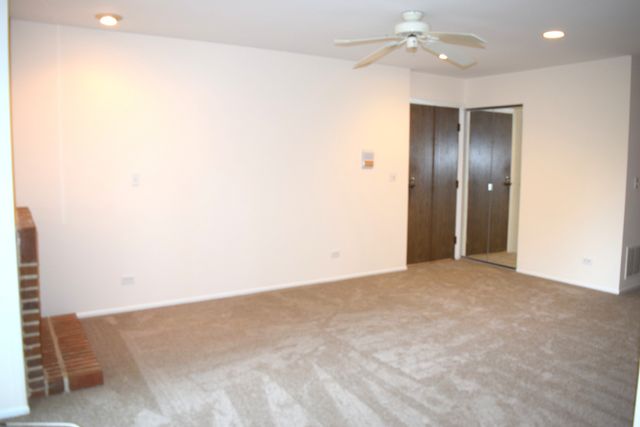 285 Mayfair Lane 2C, Schaumburg, IL 60193