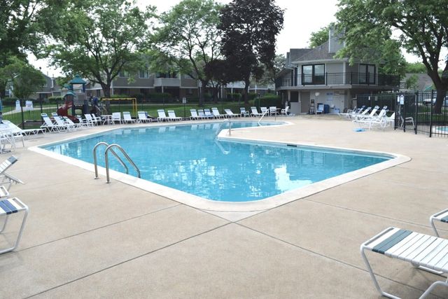 285 Mayfair Lane 2C, Schaumburg, IL 60193