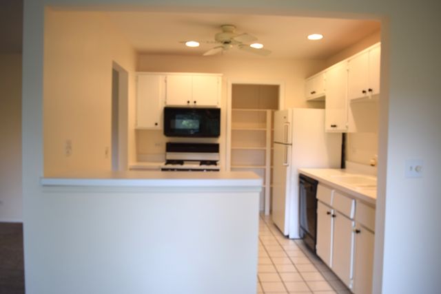 285 Mayfair Lane 2C, Schaumburg, IL 60193
