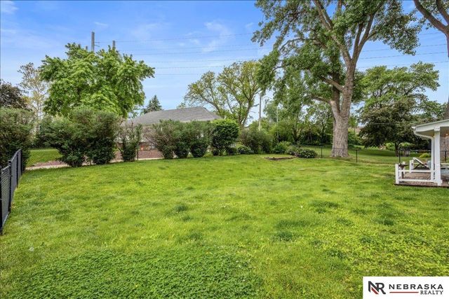 12333 Shamrock Road, Omaha, NE 68154
