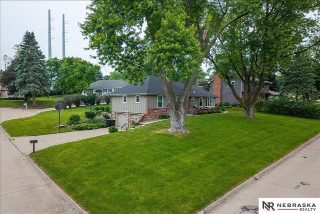 12333 Shamrock Road, Omaha, NE 68154