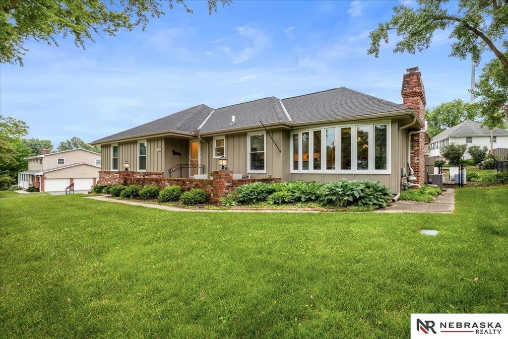 12333 Shamrock Road, Omaha, NE 68154