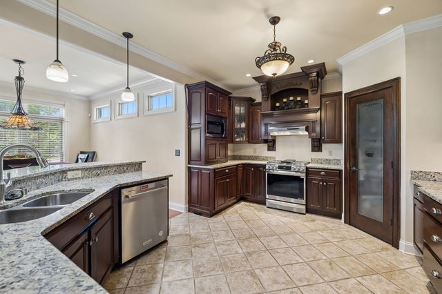1405 Drakes Creek Rd, Hendersonville, TN 37075