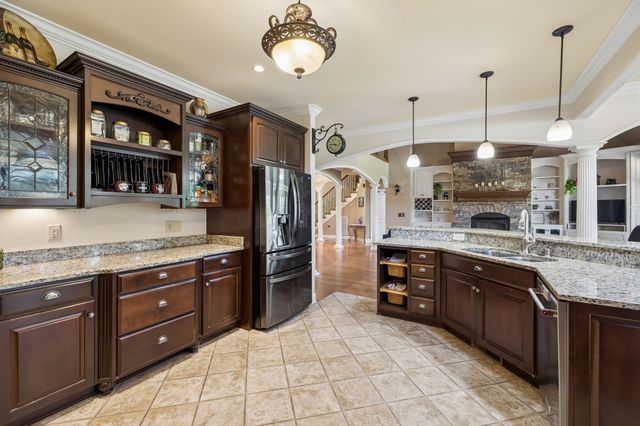 1405 Drakes Creek Rd, Hendersonville, TN 37075