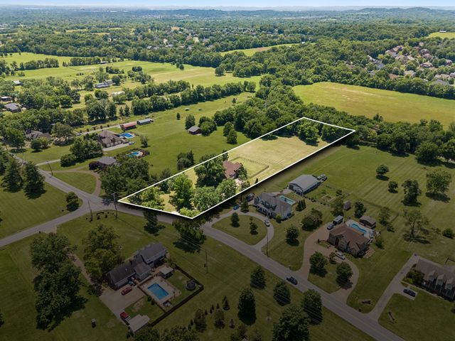 1405 Drakes Creek Rd, Hendersonville, TN 37075