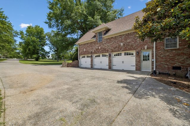 1405 Drakes Creek Rd, Hendersonville, TN 37075