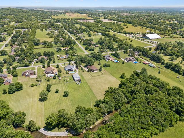 1405 Drakes Creek Rd, Hendersonville, TN 37075