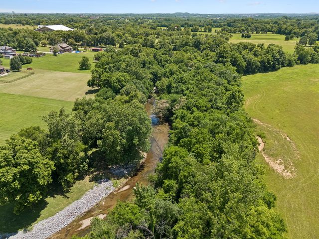1405 Drakes Creek Rd, Hendersonville, TN 37075