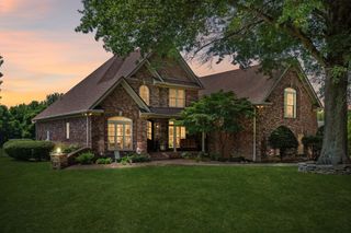 1405 Drakes Creek Rd, Hendersonville, TN 37075