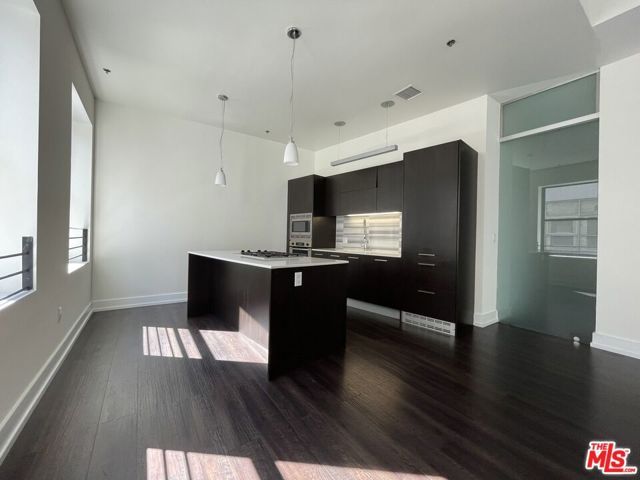 727 W 7th Street 1325, Los Angeles, CA 90017