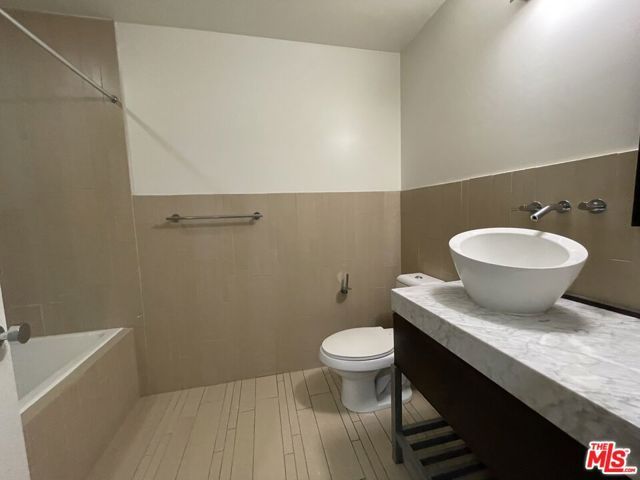 727 W 7th Street 1325, Los Angeles, CA 90017