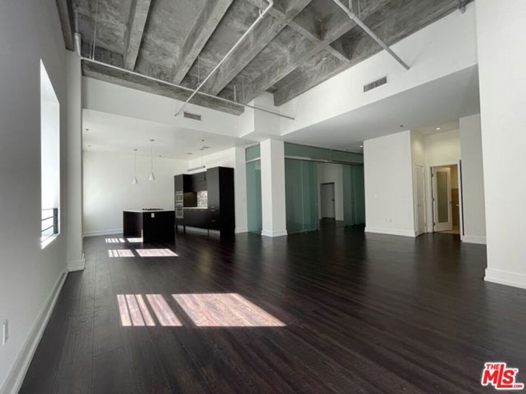 727 W 7th Street 1325, Los Angeles, CA 90017