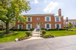 128 Carriage Way Drive 116B, Burr Ridge, IL 60527