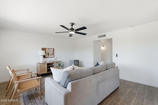 4036 E CLOVIS Circle, Mesa, AZ 85206