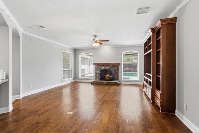 3909 Conroe Lake Court, Pearland, TX 77581