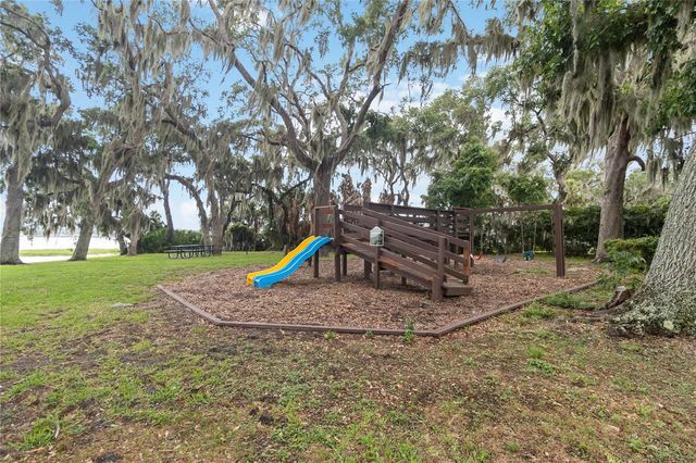 10105 SPRING LAKE DRIVE, Clermont, FL 34711