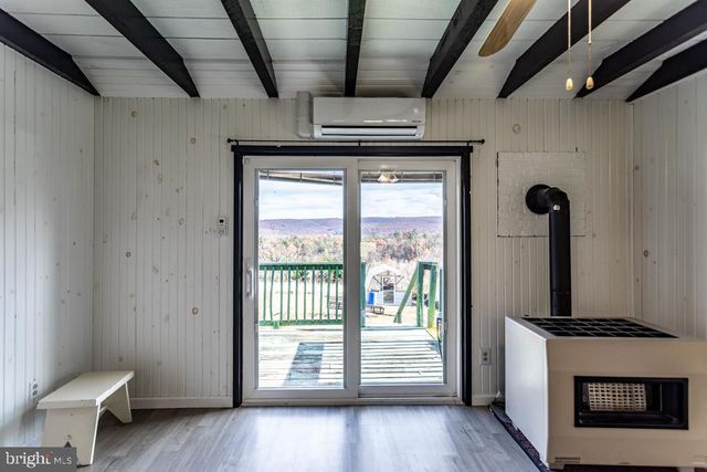 408 HAWKS NEST DR, Baker, WV 26801