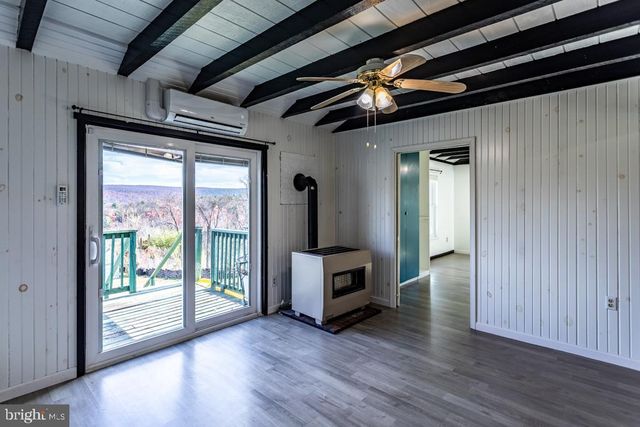 408 HAWKS NEST DR, Baker, WV 26801