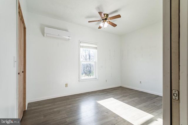 408 HAWKS NEST DR, Baker, WV 26801